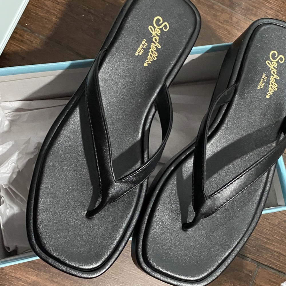 Seychelles Black Square-Toe Flip Flop Sandals